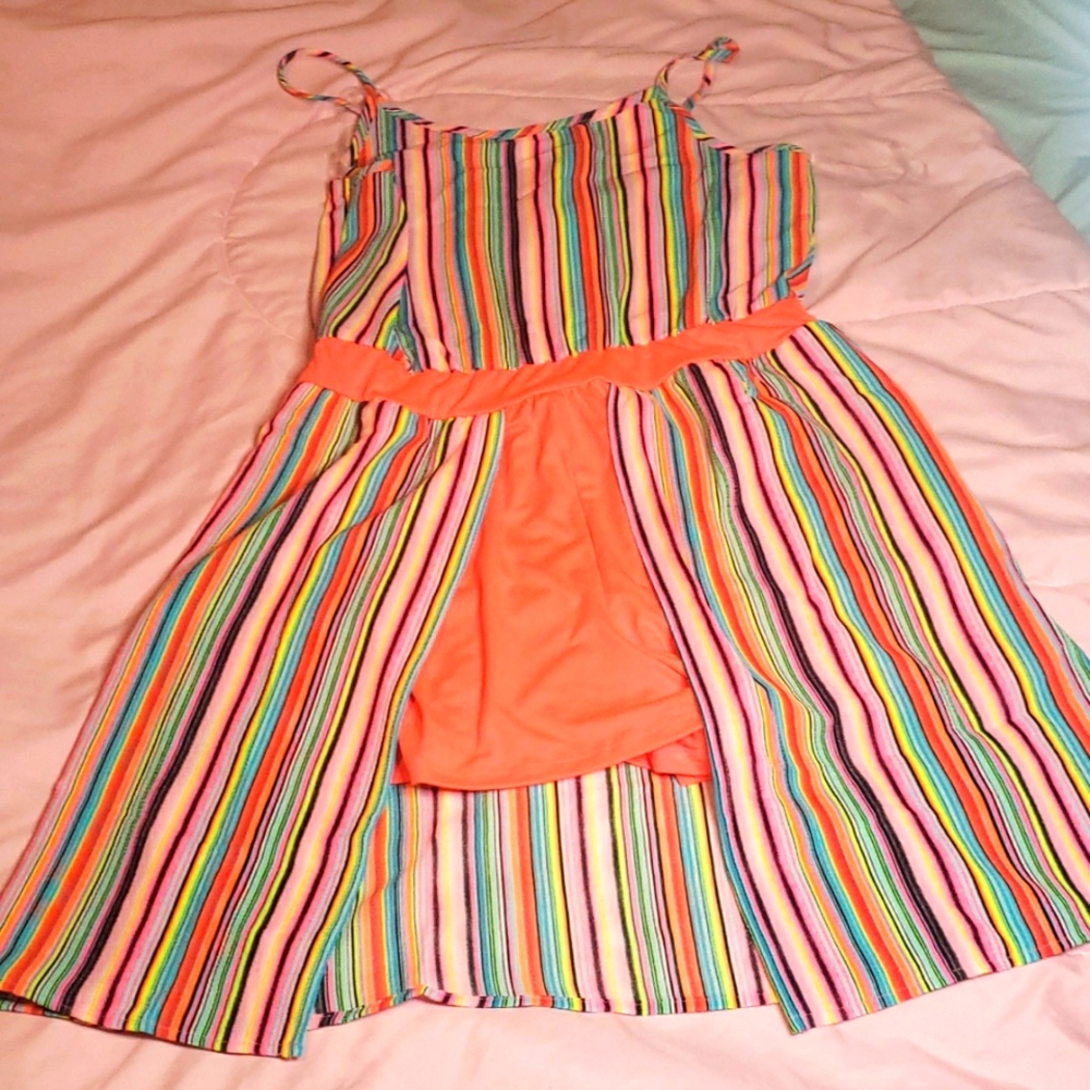 Colorful Summer Time Dress ⭐ ( The dress has shorts in them)